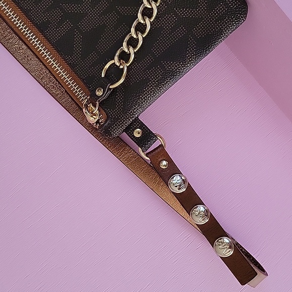 Michael Kors belt bag in MK logo 🤎🤎🤎🤎 - Picture 4 of 13